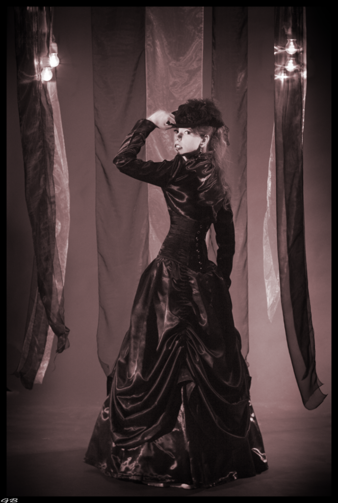 2010 ~ Photo-shoot with Victorian outfit Photo: Gerrie Bodde